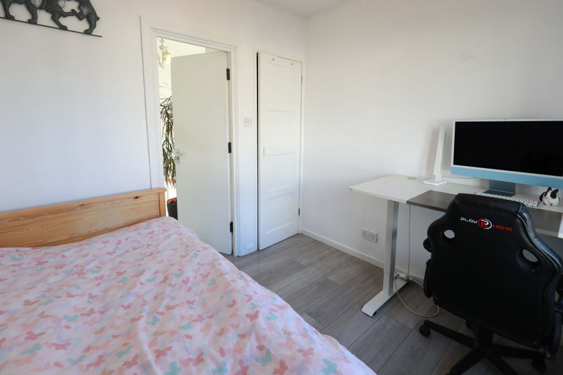 Photo 1: Single room