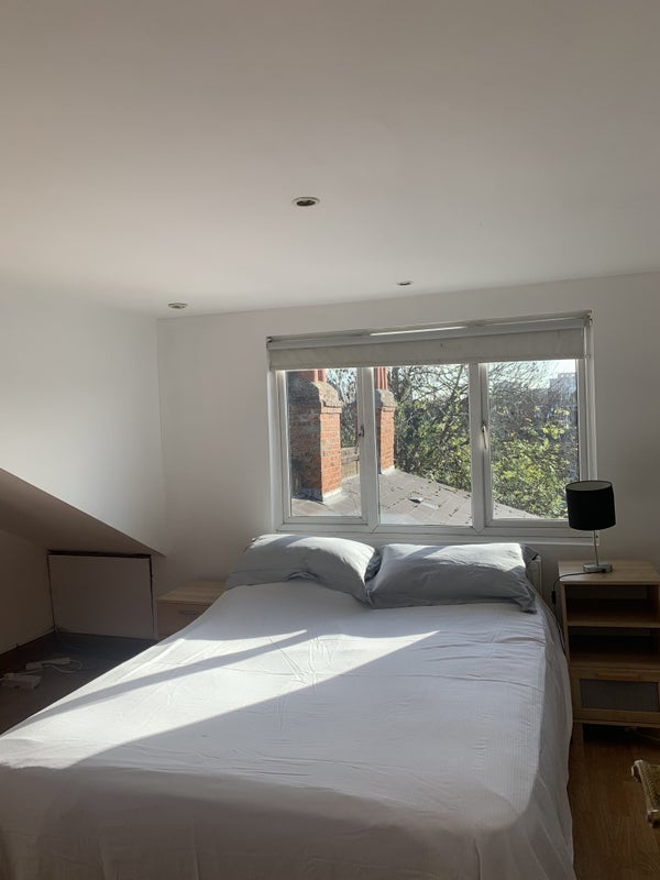 Photo 1: En suite bedroom 