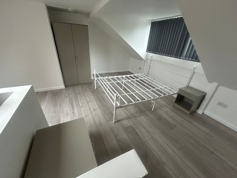 Photo 1: Large Double Room