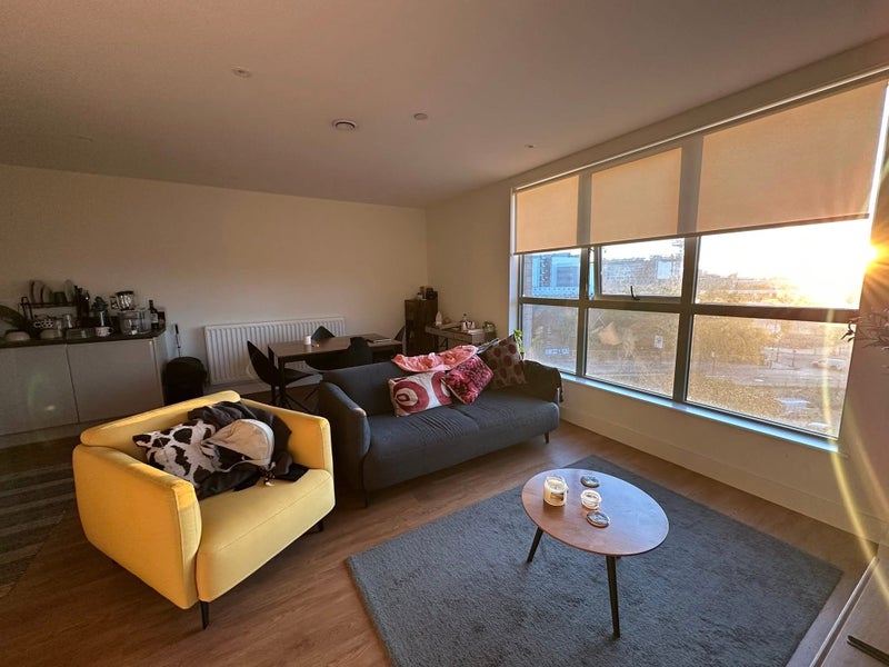 Photo 1: Living room