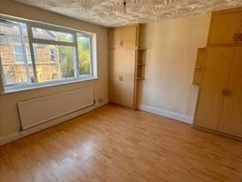 Photo 1: Bright double room with large window and storage