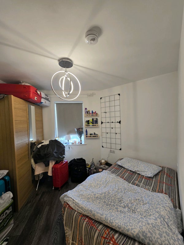 Photo 1: Room