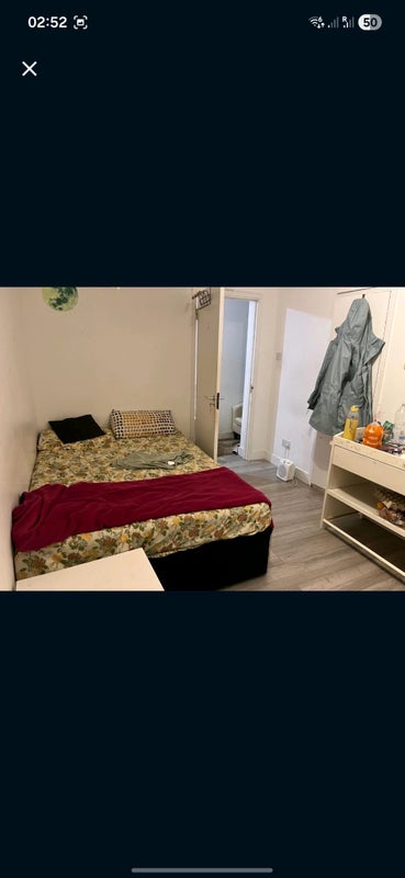 Photo 1: Double room share for female 