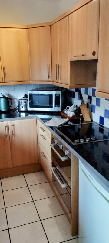 Photo 1: Fully equipped kitchen 