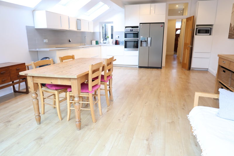 Photo 1: Kitchen with dishwasher etc