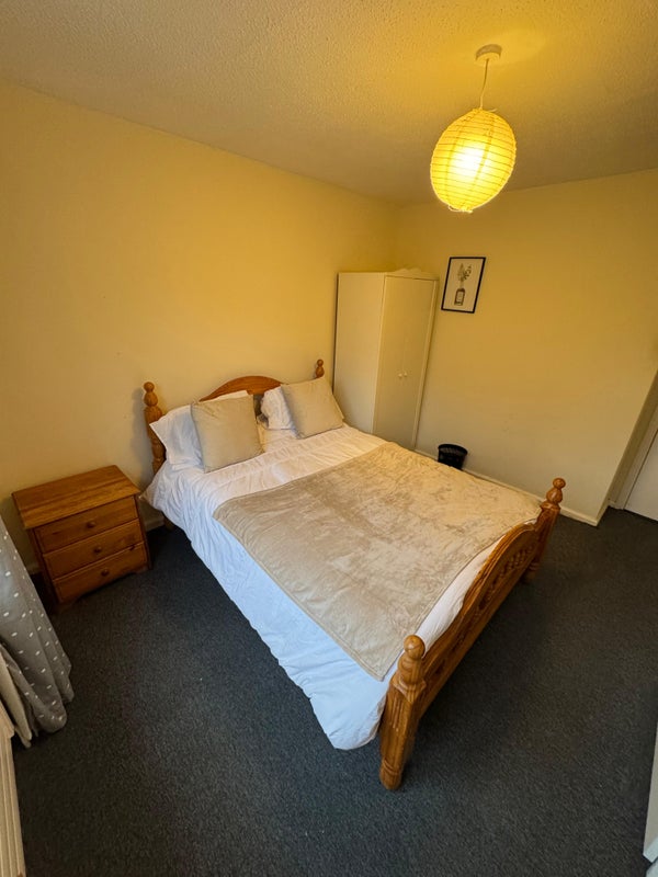 Photo 1: Spacious double room £220.00 per week all bills included