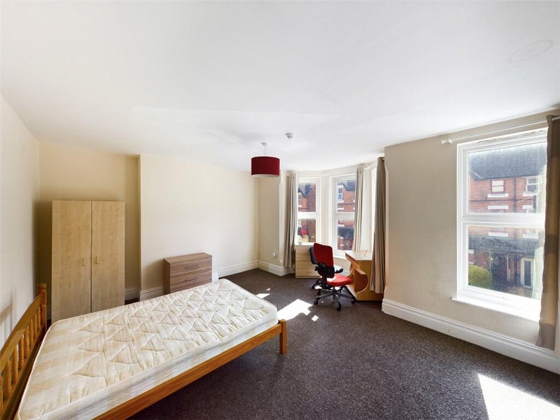 Photo 1: Example of a large furnished double bedroom