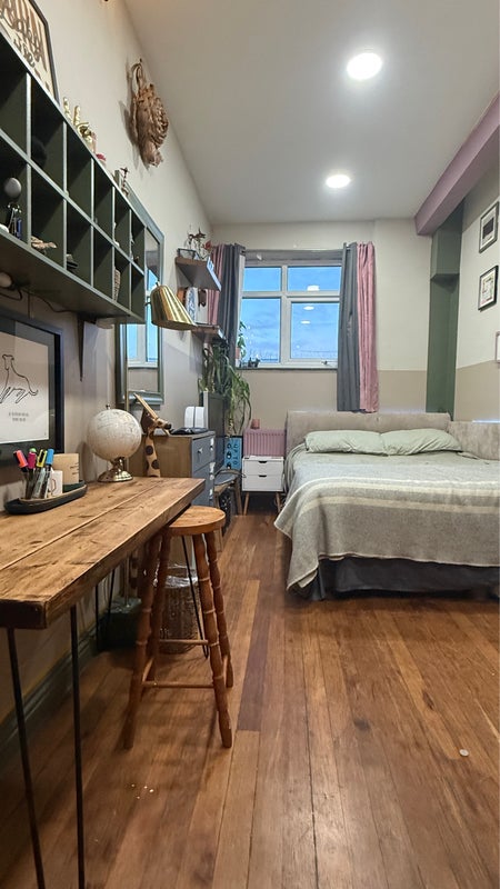 Photo 1: Spacious furnished double room with desk, storage and natural light