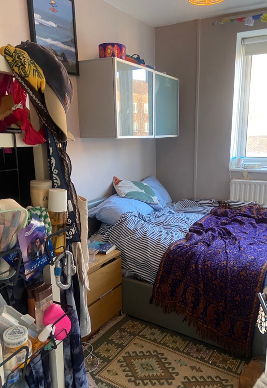 Photo 1: Single bedroom 