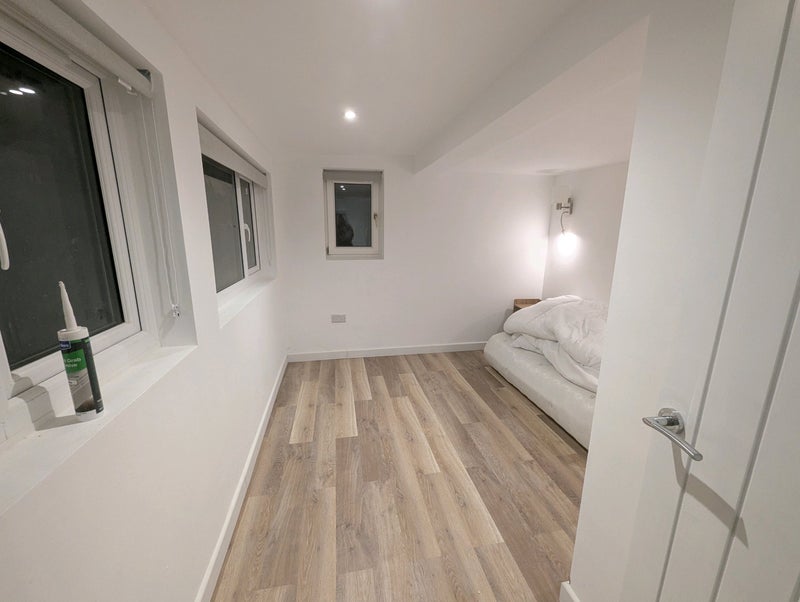 Photo 1: Size of room if daybed used