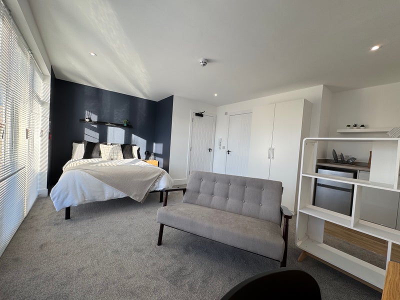 Photo 1: Bright and airy