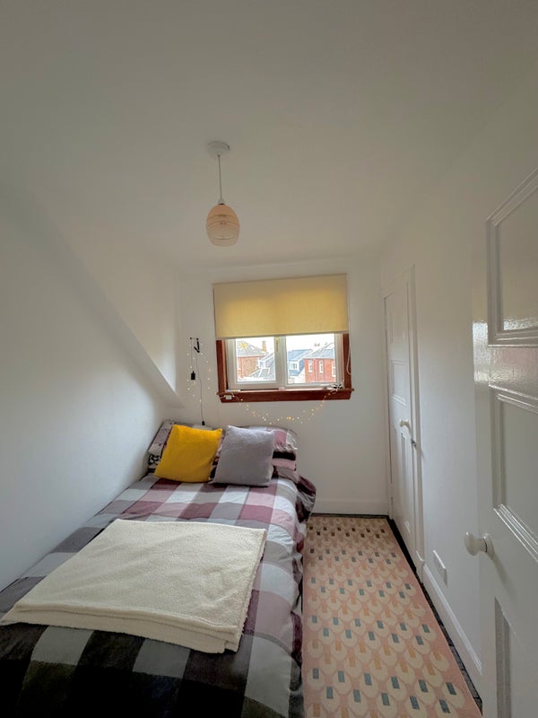 Photo 1: Double Bedroom 