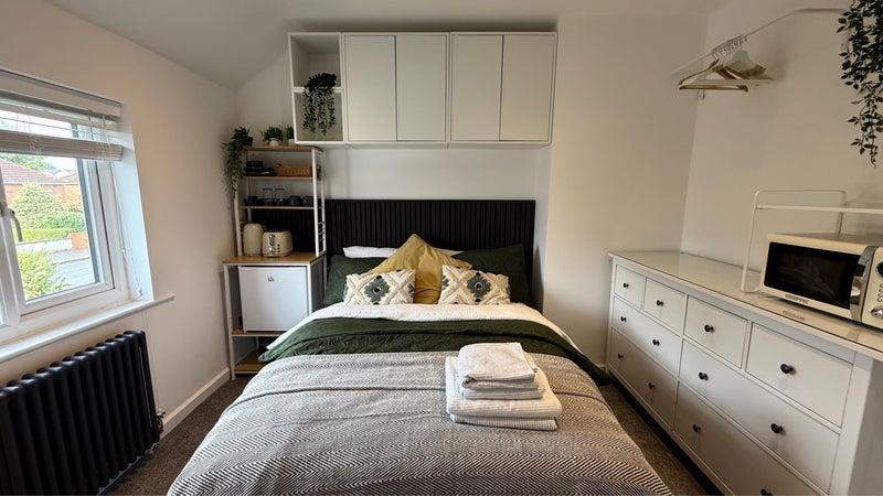 Photo 1: En-suite double 