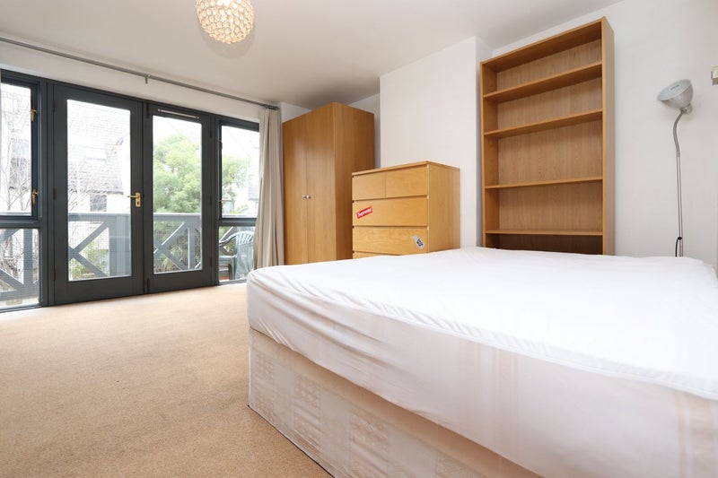 Photo 1: Room 1: £275 per week - Double room with balcony couples are welcome - £1,191 per month