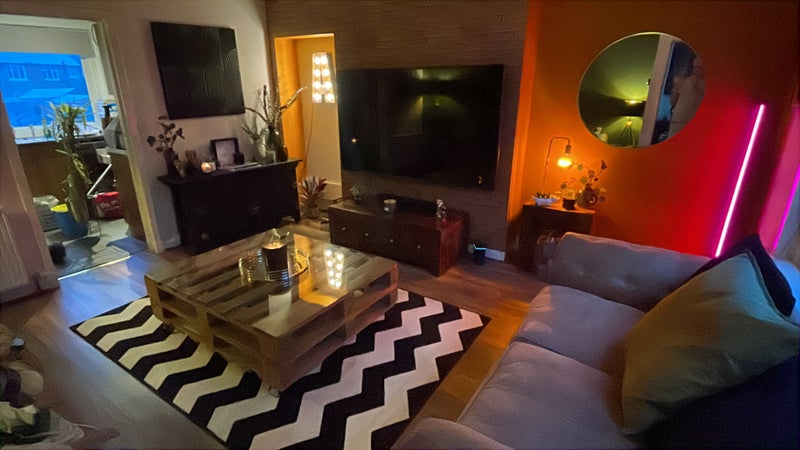 Photo 1: Livingroom