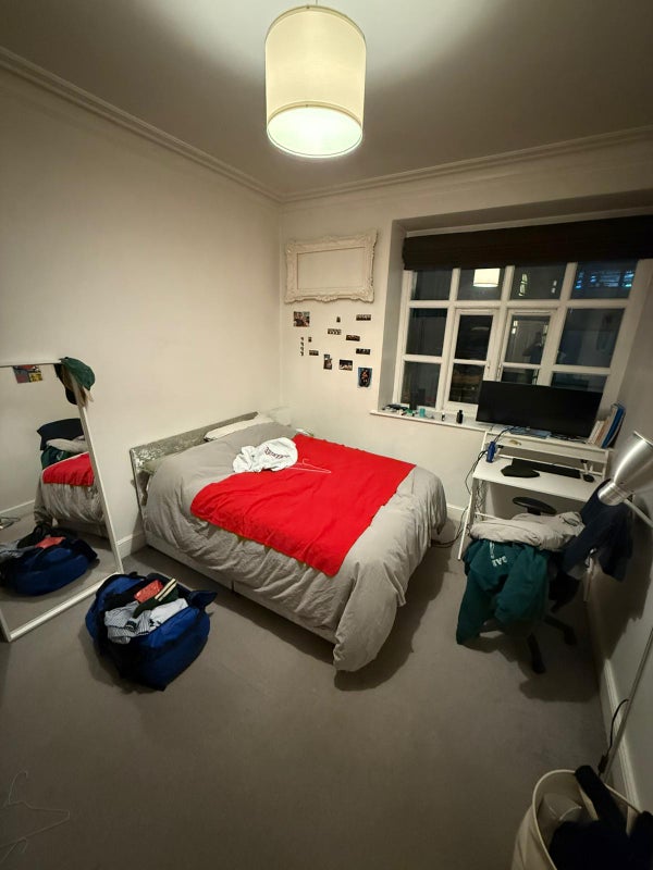 Photo 1: Room