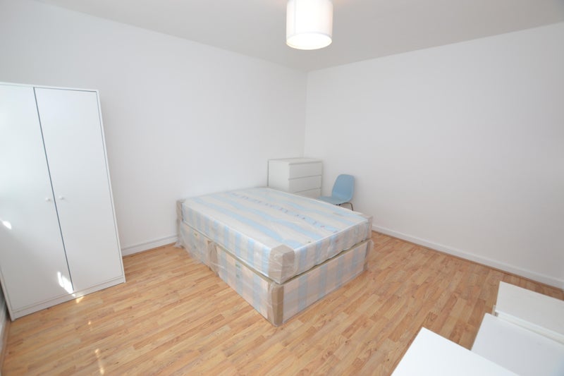 Photo 1: R2 £900pcm