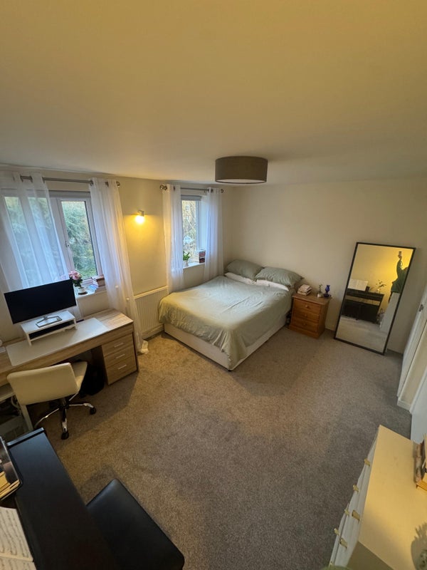 Photo 1: double bedroom