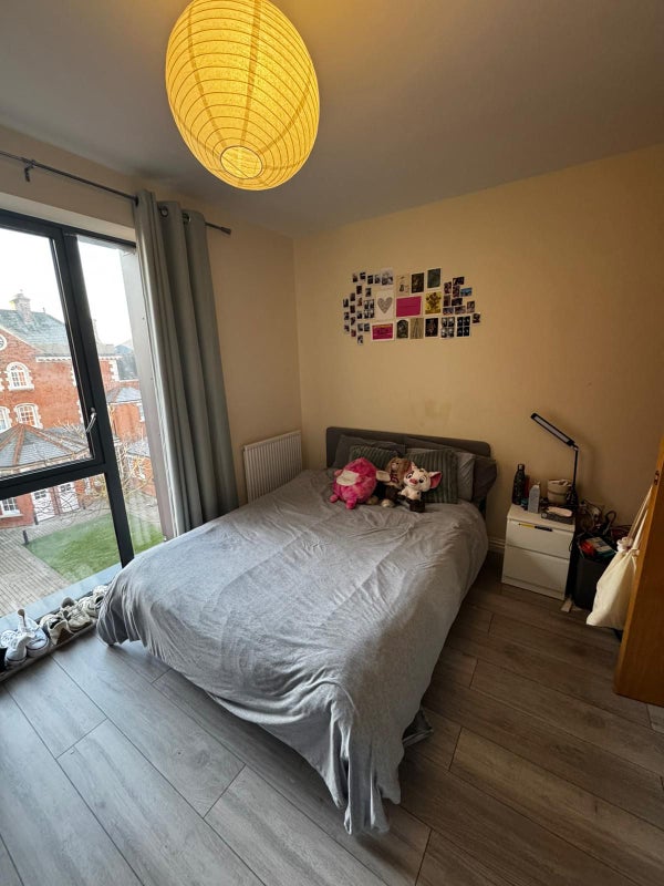 Photo 1: Ensuite double