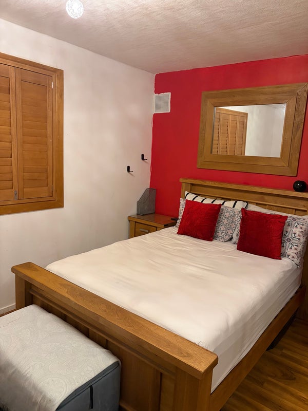 Photo 1: Master bedroom 