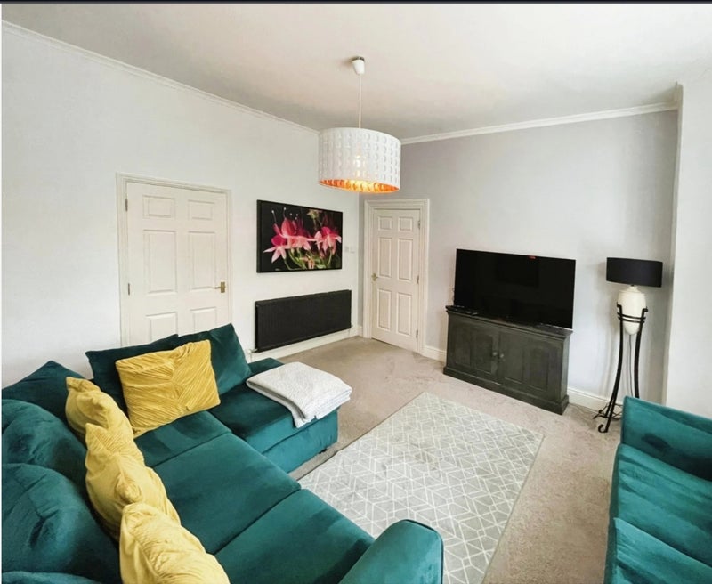 Photo 1: Living room 1. 