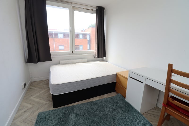 Photo 1: Room 1: £285 per week - Double room for single use - £1,235 per month
