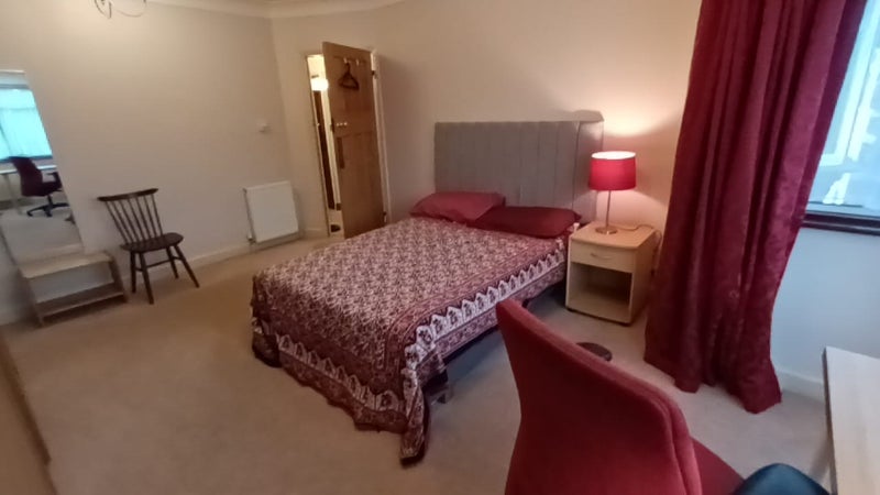 Photo 1: Very Large Room 1