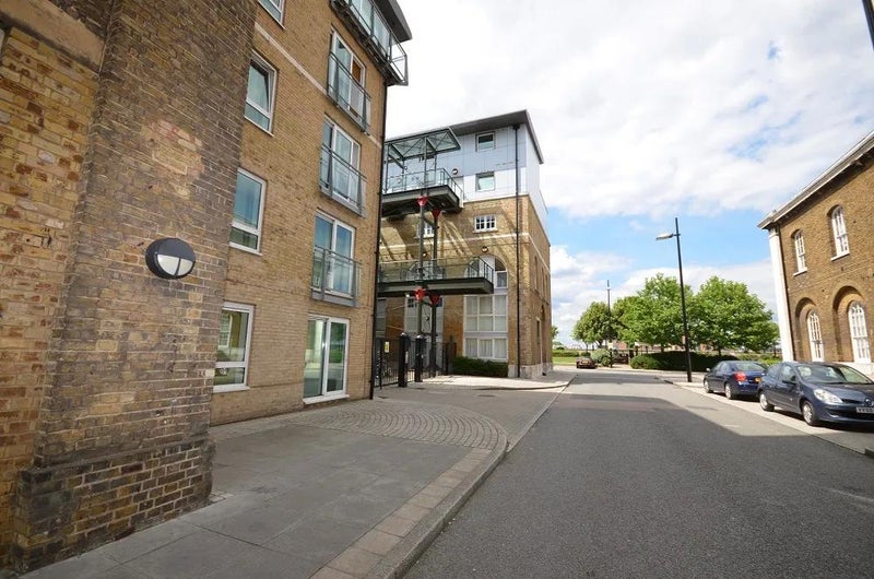 Photo 1: Front of the Building 