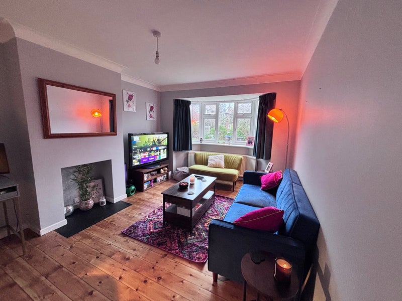 Photo 1: Shared living room (Angle 1)