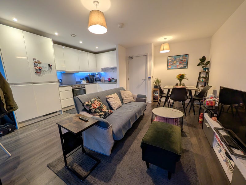 Photo 1: Livingroom 1