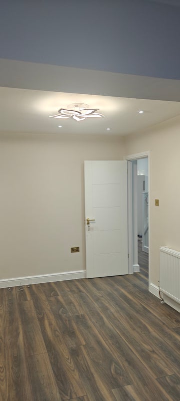 Photo 1: Living room 