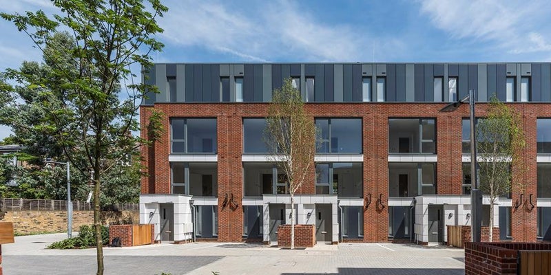 Photo 1: 13, Fergusson Mews, London, SW4 6BF