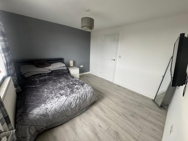 Photo 1: Bedroom 1 (main room) Large double bedroom , top floor, quiet and bright