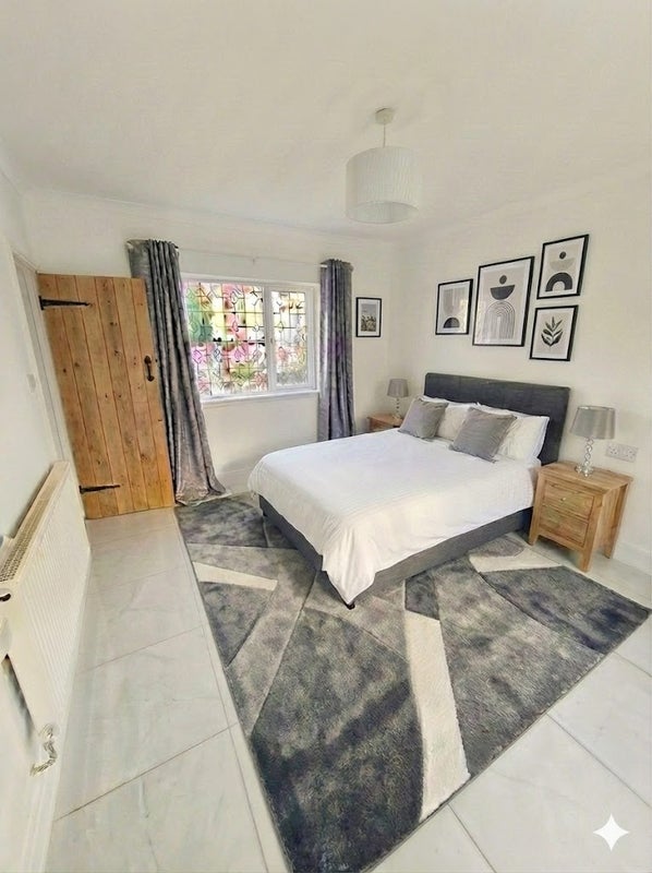 Photo 1: Bedroom 1 - Garden Ground Floor 