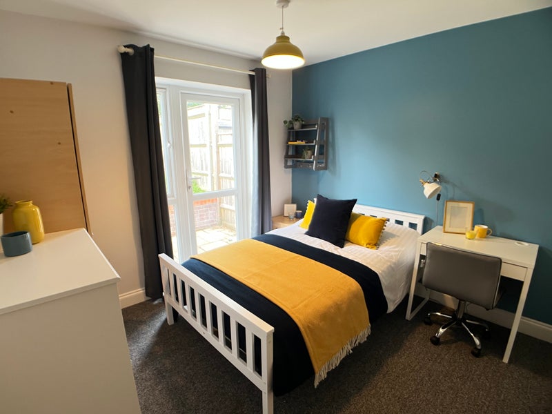 Photo 1: Room 2 @ £595 pcm - Available from 16 Jan 2026