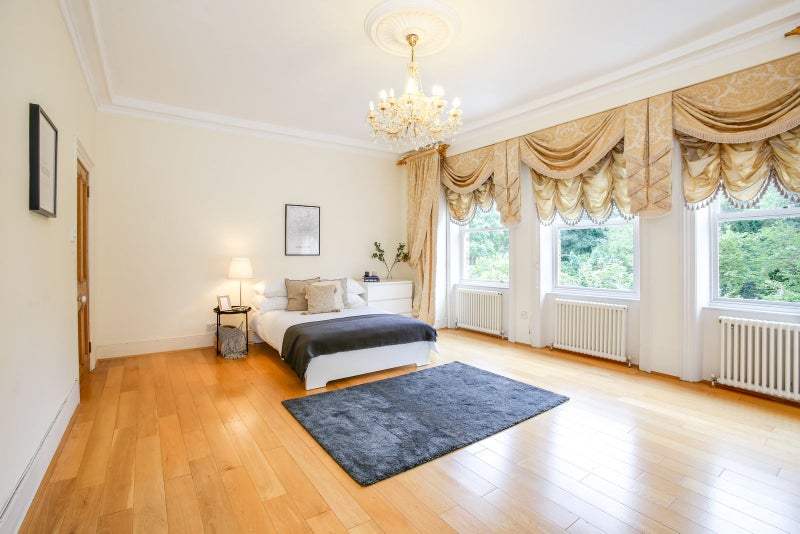 Photo 1: Spacious double room with lots of natural light facing the back garden. 