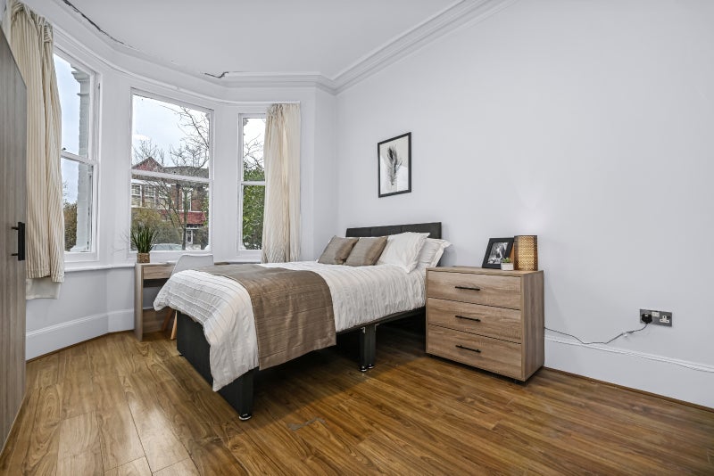 Photo 1: ROOM 1 £850