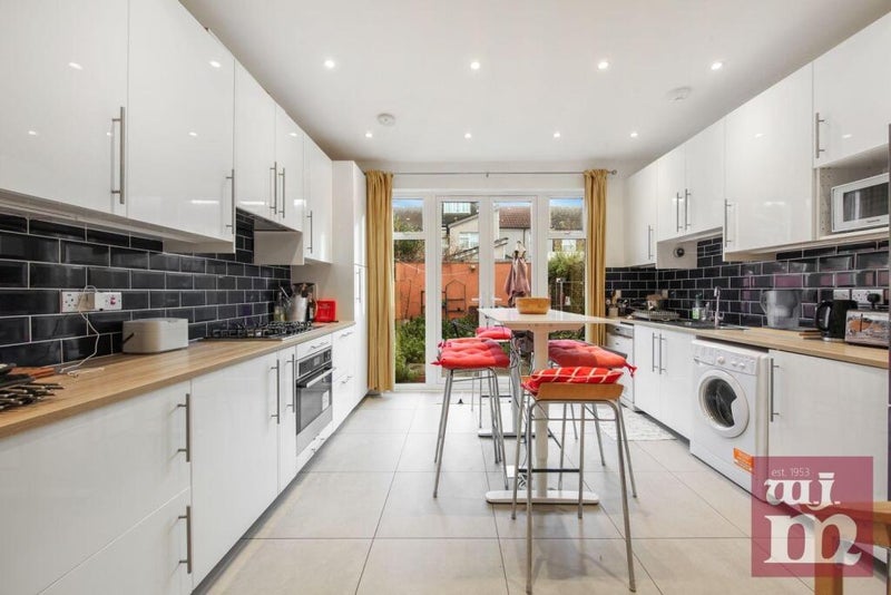 Photo 1: Gorgeous kitchen with underfloor heating