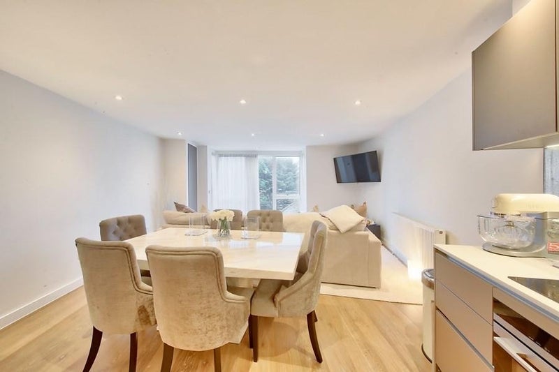 Photo 1: Photos from the orginal letting. I have since put my own furniture in the flat 