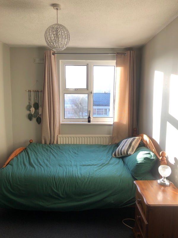 Photo 1: Room 3 available now! £700