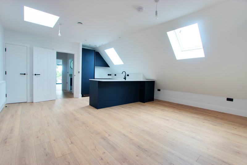 Photo 1: Lounge / Kitchen