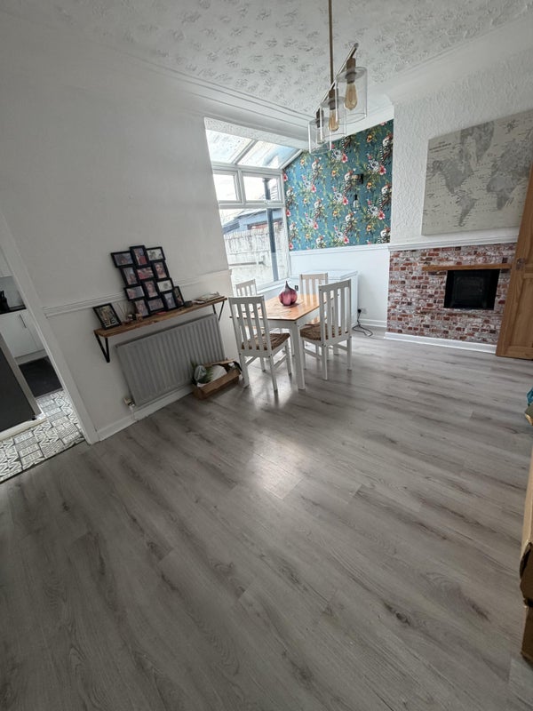 Photo 1: Reception/dining