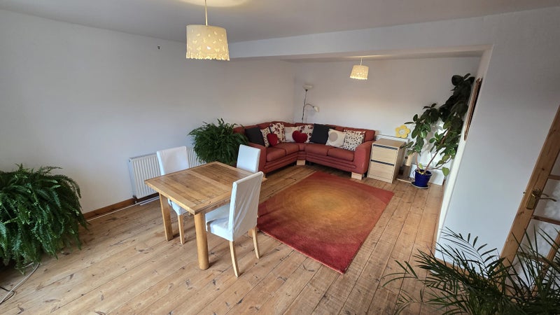 Photo 1: Very spacious lounge diner