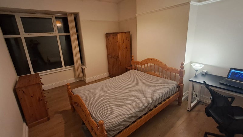 Photo 1: Ensuite bedroom