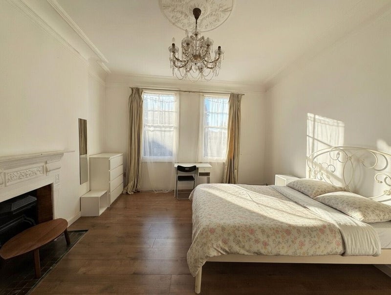 Photo 1: £300pw available for couples