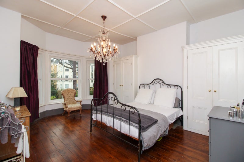 Photo 1: Double Bedroom