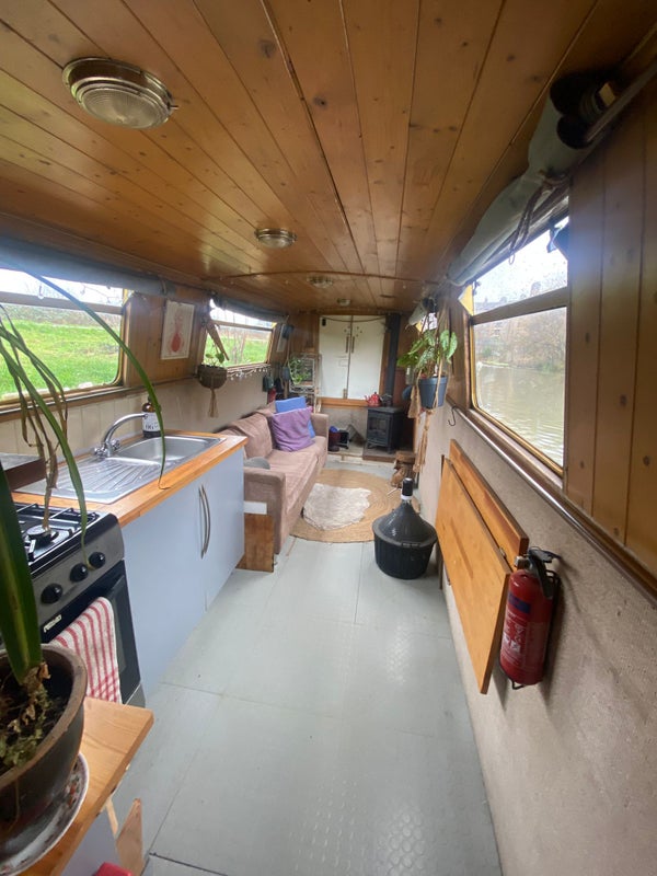 Photo 1: Livingroom and Kitchen