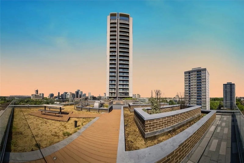 Photo 1: Roof terrace