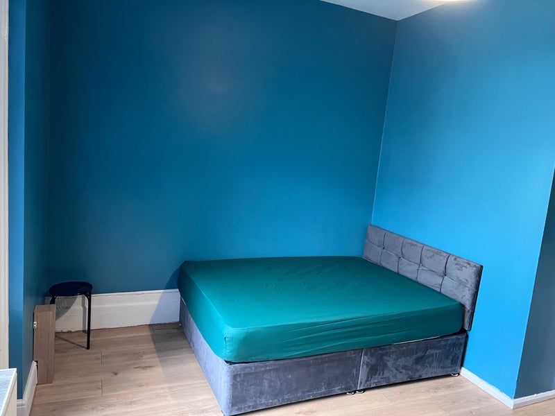 Photo 1: Double bedroom 1