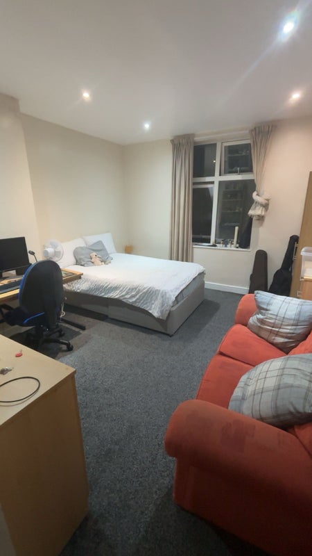 Photo 1: your bedroom